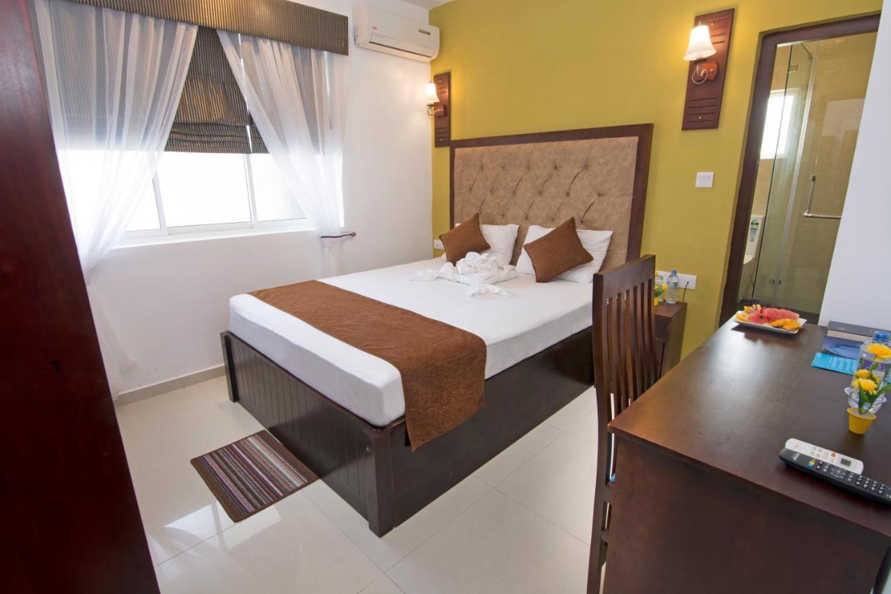 โรงแรมเมาท์บรีซ Dehiwala-Mount Lavinia ภายนอก รูปภาพ