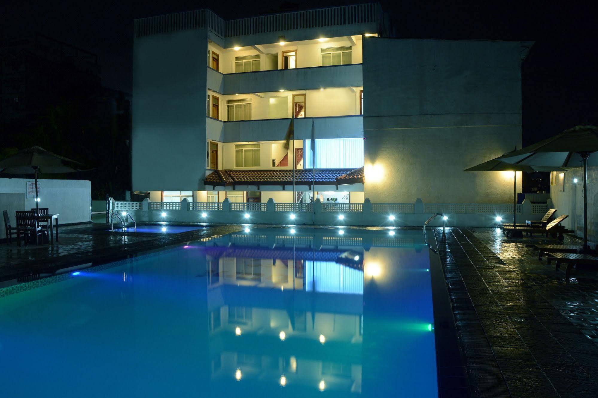 โรงแรมเมาท์บรีซ Dehiwala-Mount Lavinia ภายนอก รูปภาพ