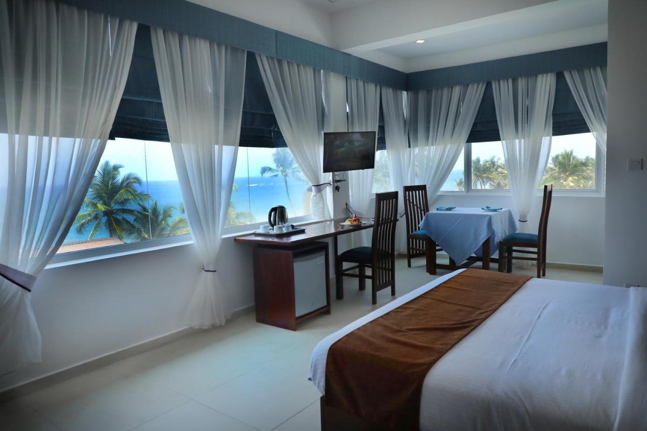 โรงแรมเมาท์บรีซ Dehiwala-Mount Lavinia ภายนอก รูปภาพ