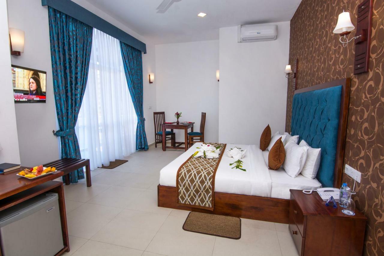 โรงแรมเมาท์บรีซ Dehiwala-Mount Lavinia ภายนอก รูปภาพ